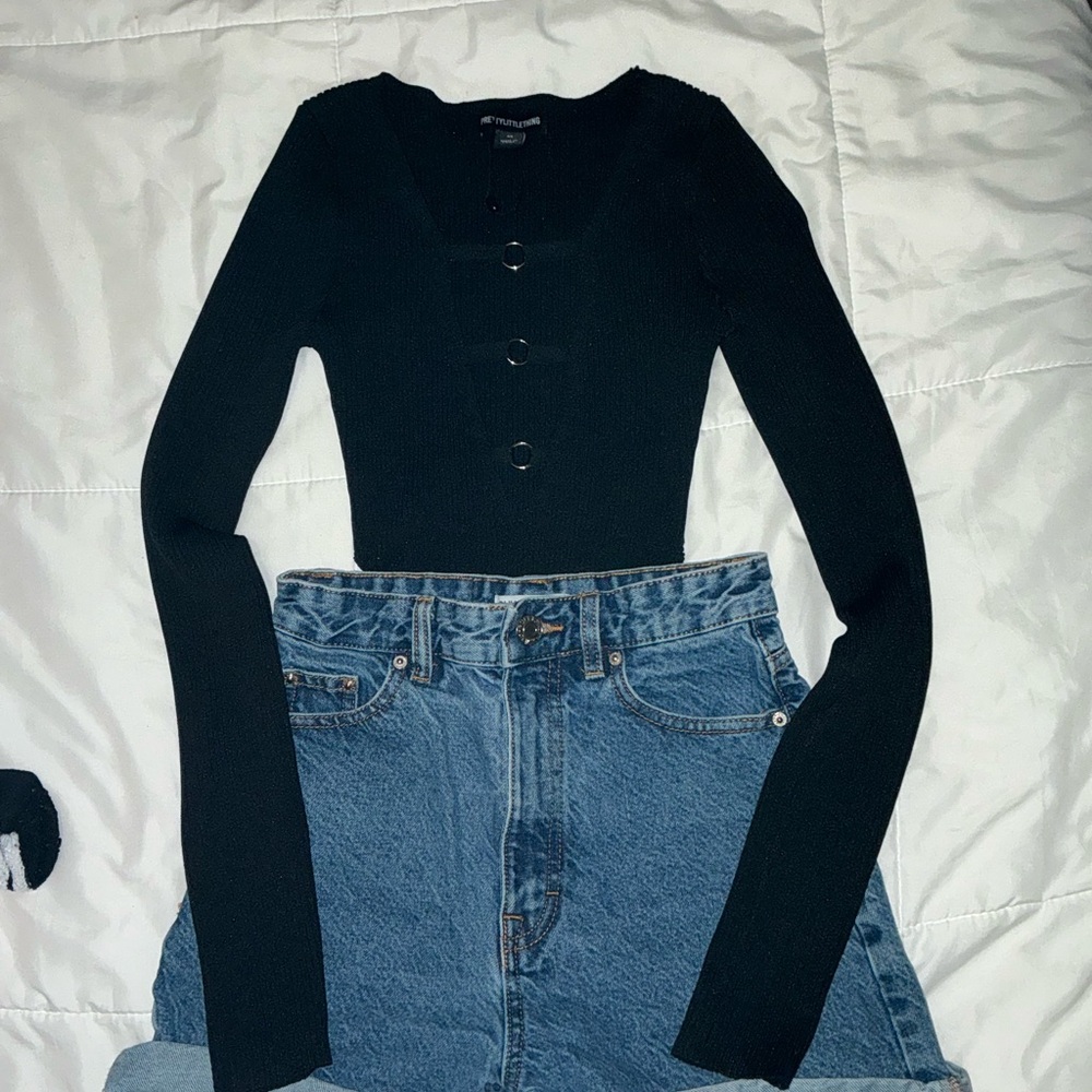 PrettyLittleThing Black Fitted Long Sleeve Bodysuit